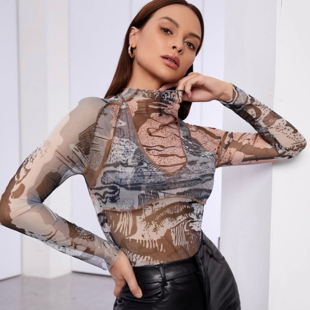 Graphic Print Top-stitching Tie Back Mesh Top